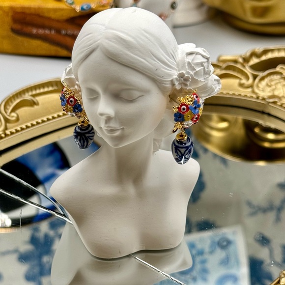 🆕 LES NEREIDES 🧿 NIB Flower Bouquet And Ceramic Bead Earrings - Picture 7 of 13